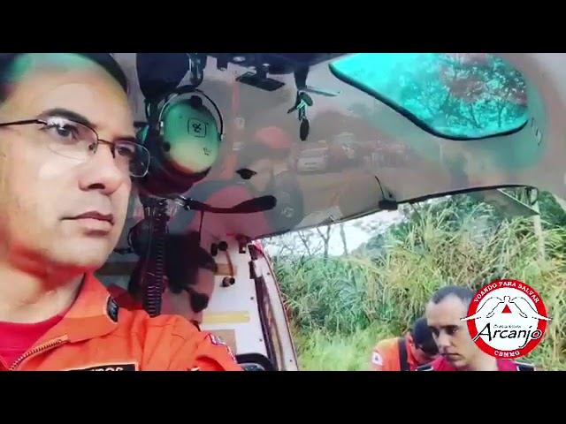 BOA/CBMMG resgata mulher presas as ferragens em acidente de carro