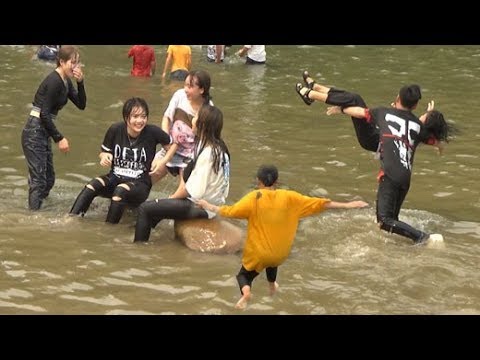 Lễ hội Then Kin Pang - Những màn té nước đẹp nhất năm