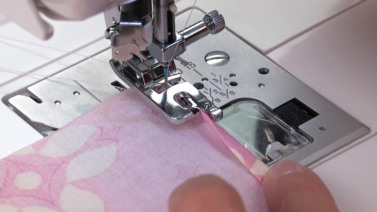 SINGER® Rolled Hem Presser Foot Tutorial 