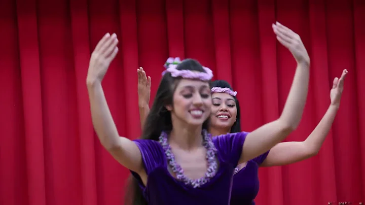 Grace in Motion: 5 Hula Dancers in Purple Perform @ Ala Moana Center [4K] | Free Daily Hula Show