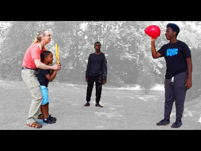 【AAKE】TRACK BALLOON TRAINING PT Hitting Back a Ball/Balloon: Teaching Ball Handling Skills