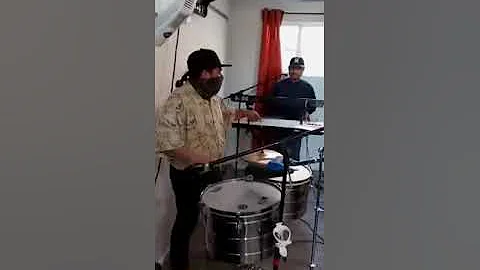 Practicando timbales