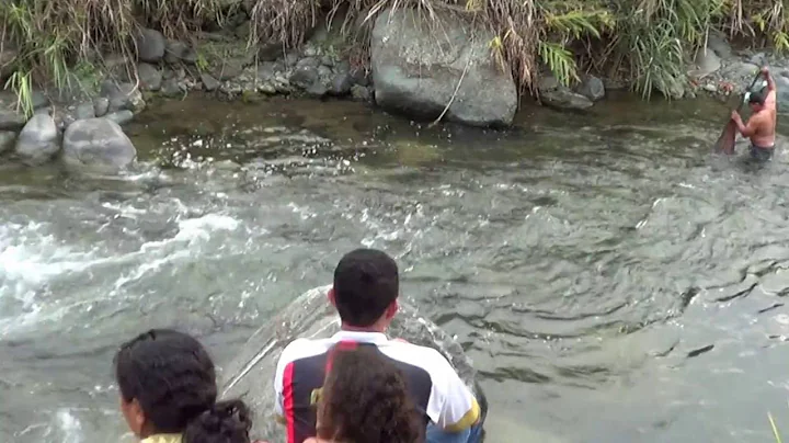 John Olivo pescando "Damas" en el ro