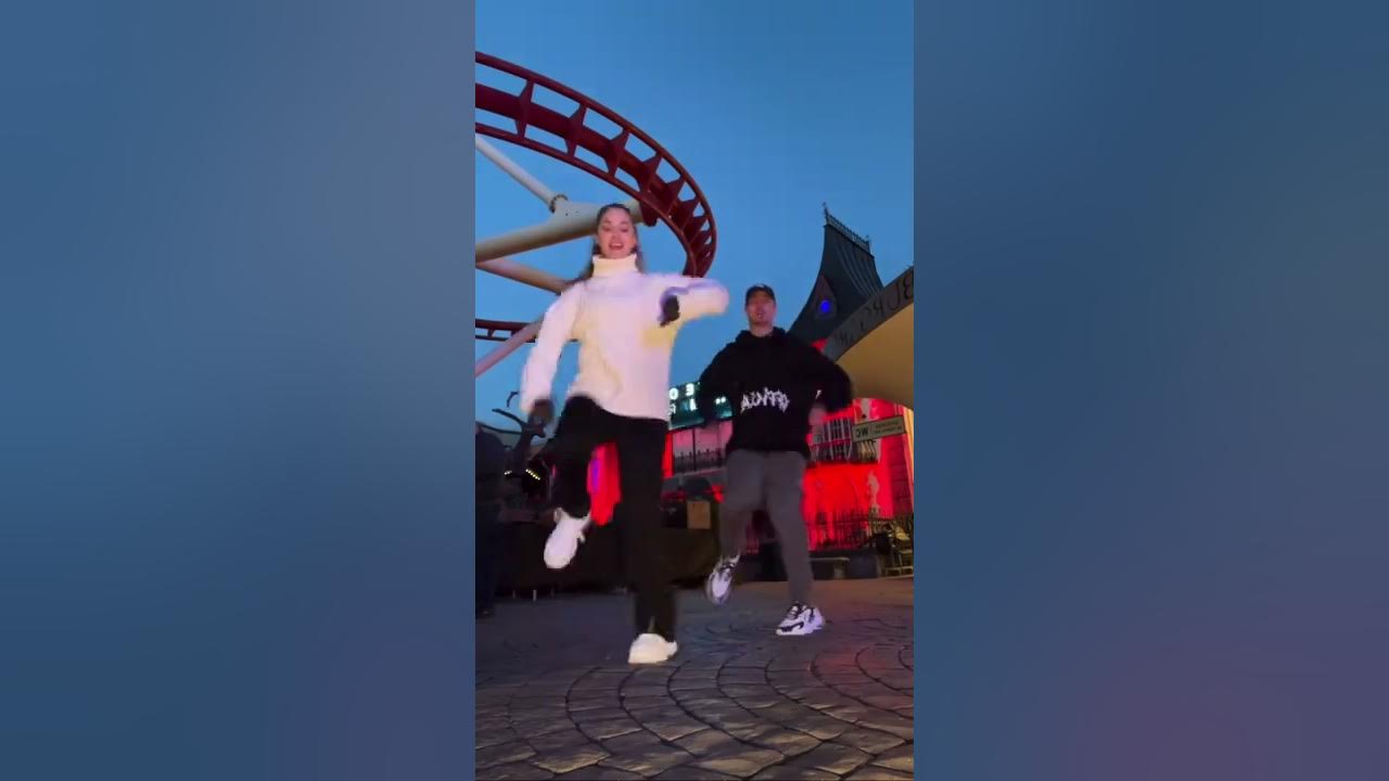 Spooky Scary Skeletons Dance!