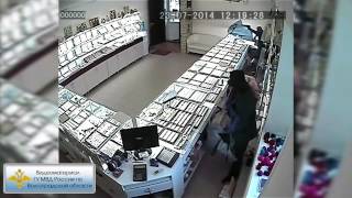 В Волгоградской области вооруженные налетчики ограбили ювелирный магазин В Волгоградской области вооруженные налетчики ограбили ювелирный магазин