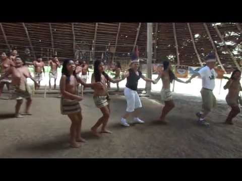 Bailando con los Boras en Iquitos