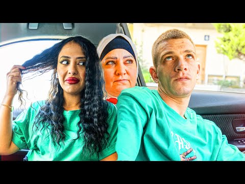 أحرجنا أمي قدام صديقاتها ردة فعلها