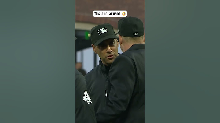 A fan threw a ball onto the field during Braves-Giants 🤨