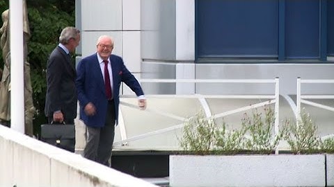 Le Pen arrive au siège du FN
