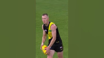 “I’m going to kick a torp” “Ok, good luck” 😂 #afl #richmond