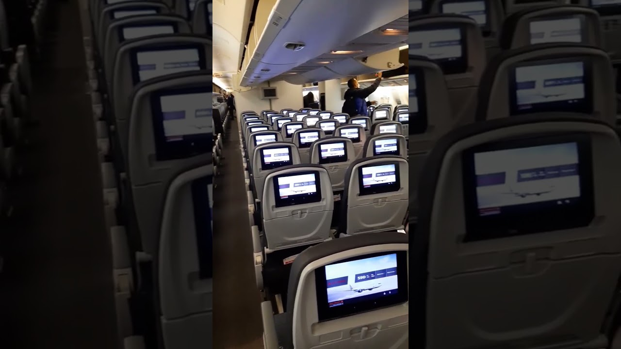 Conheça a classe econômica do Boeing 777-300 da Air Canada 