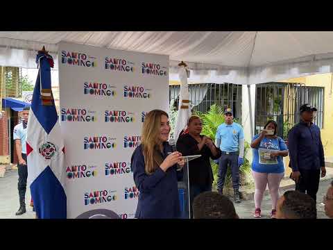Carolina mejía insta a los servidores públicos a abrazar el servicio y a la gente con amor