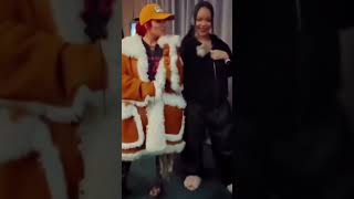 Rihanna Habla Español Y Conoce A Karol G