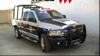 Equipo Code3 en patrulla camioneta Dodge Ram