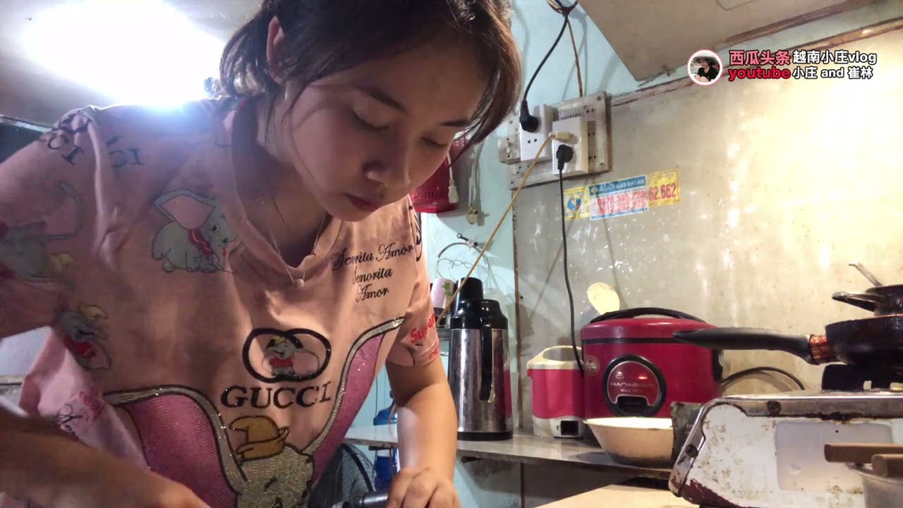 一个非常有名和独特的菜：今天在小庄煮好的罗望子炒鹌鹑。🥰👧👧