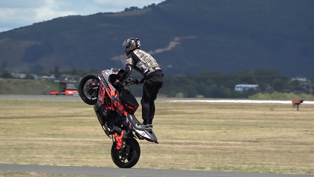 Motorcycle stunts Tauranga Airshow 18 Jan 2020 YouTube
