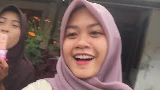 Ketika Cewe Makan Eskrim