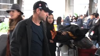Aaron Eckhart Keeping A Low Profile At LAX