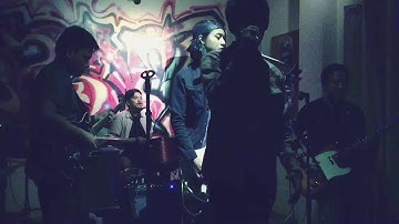 Idioms - Wild Moose Chase (FANCAM)