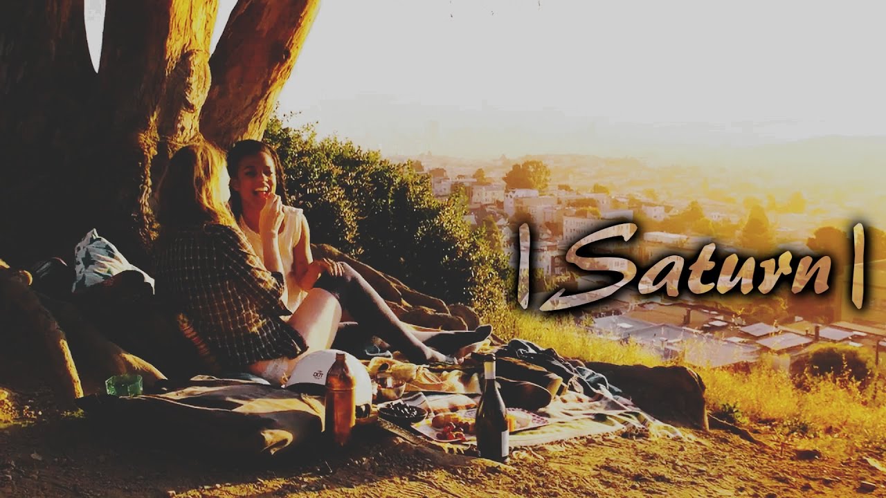 MultiLesbian | Saturn