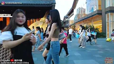 4K 街拍成都太古里 長腿美女看不完 #randomwalkchina #4K街拍 #街拍 - 天天要聞