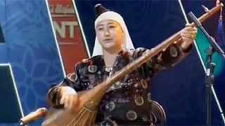 Uyghur folk song - Meshrep yoq yerde  (English Subtitles)
