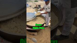 Eskiden Düğünlerde Konya Pilavı Kapı Önünde Verilirdi.gelenek Devam Ediyor