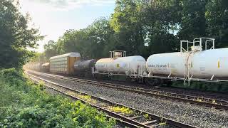 (2000’s lashup) CSX 521 CW44AC YN2 leads CSX M810 at Piscataway 