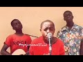 MAAJABU YA MTOTO ALIEIMBA WIMBO WA KUABUDU JUKWAANI 
