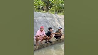 Do you have friends like this too? When they go fishing they are always noisy #shorts #funny #hil...