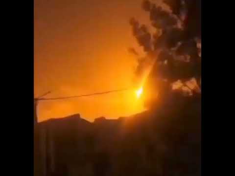 كرة نارية سقطت قرب منطقة المدينة المنورة محدثة ضوء ا شديد ا يميل للأخضر أثناء اختراقها الغلاف الجوي