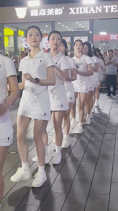 Hot Short 341. Beautiful girl dancing on the street #streetdance #beautifulgirl #shuffle #dance
