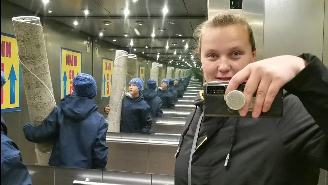 Типичный ваня. Ваня дмитриенко тату. Ваня снимай видео. Плачу на техно. Ваня снимай видео.