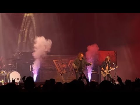 Mötley Crüe's Vince Neil played 1st show in a year in Boston - video posted!