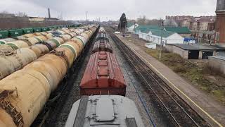 2ТЭ116У-0085 с составом. Вид сверху.