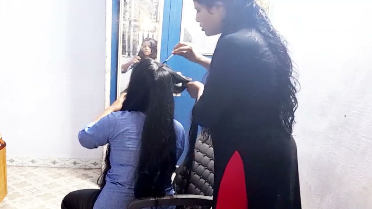 My Bhabhi Cut My Long Hair||Layer Cut On My Long Hair||Mere Lambe Balon Ko Short Karvadiya😱😭||#shine