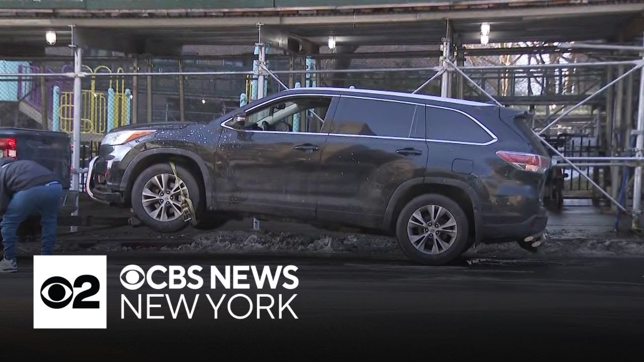 3 injured after driver jumps curb in Harlem - YouTube