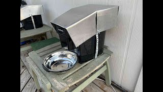 Raccoon proof outdoor cat feeder Raccoon proof outdoor cat or dog feeder