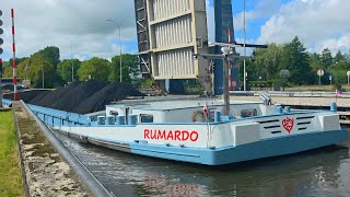 Prachtig Vrachtschip Vaart De Sluis Uit