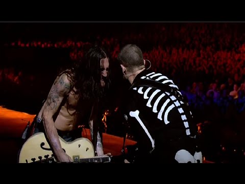 Red Hot Chili Peppers - Californication LIVE Slane Castle 2003 (HD)
