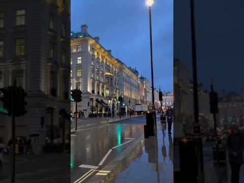 walking in London streets #london #travel #londontourism #travelvlog #londonlife #love #londontrip