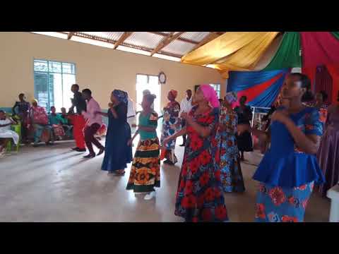 Sayuni Kwaya Fpct Ikungi Singida Wakihudumia Katika Ibada