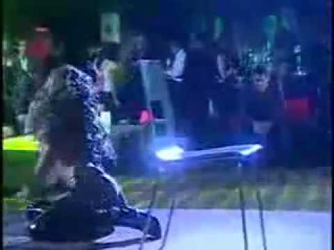 mirame pegate muevete baila conmigo