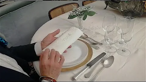 Dove si mette il piattino del pane?