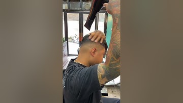 Hướng dẫn tự vuốt kiểu tóc Short Quiff tại nhà