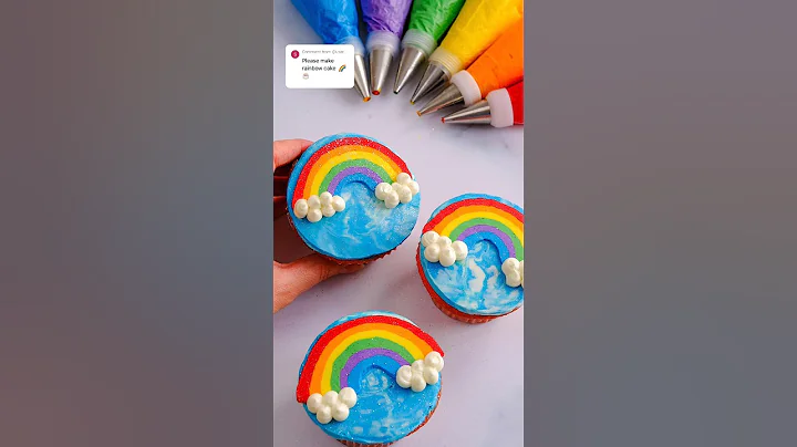 Rainbow buttercream cupcakes, two toned buttercream cupcakes inspired by @tiggamac