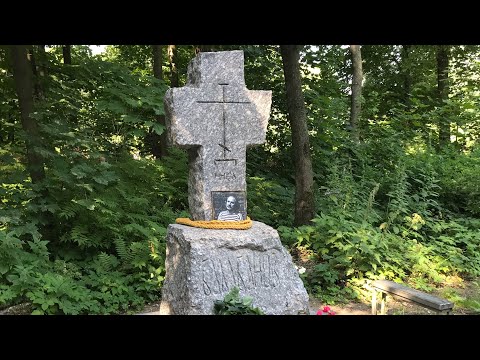 Могила Алексея Балабанова. Установили новый памятник.