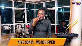 Osinzibwe Nga Naye Mukama Ogulumizibweniyee