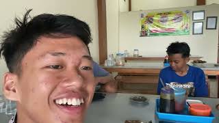 Download Lagu Hujan hujan ambil sepedah ku lanjut makan bakso suasana hujan lur 😁 MP3