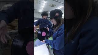 【#ヒトレコ】『瞳へ落ちるよレコード』アナログ盤リリースまであと6日🌱 #あいみょん #瞳へ落ちるよレコード #shorts